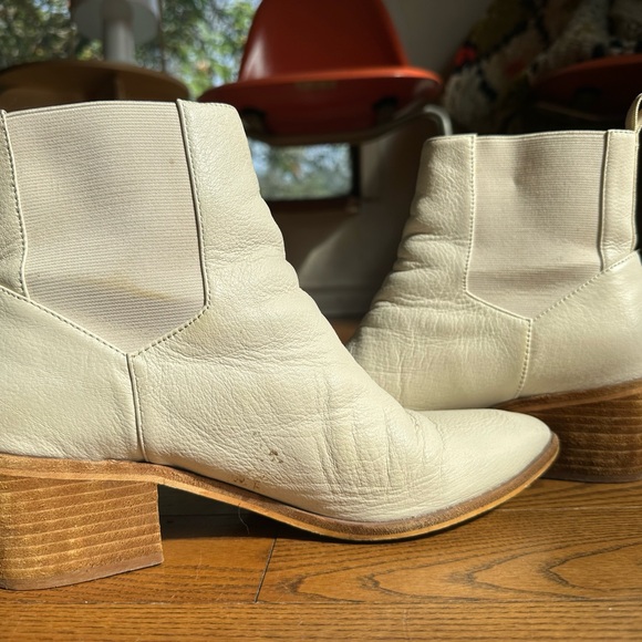 Cream-ish Chinese Laundry Boots / Booties (low heel) - Picture 6 of 7
